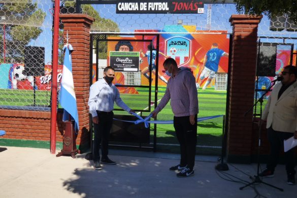 Inauguraron una cancha de fútbol con césped sintético en La Reforma