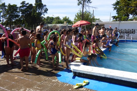 Cientos de familias disfrutan de las colonias de vacaciones en Intendente Alvear y Ceballos