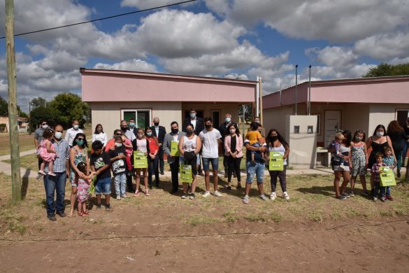 Seis familias recibieron su vivienda en Carro Quemado