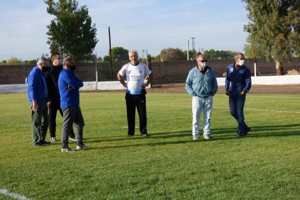El río Colorado da vida y realidad al sueño de la cancha de césped natural en 25 de Mayo