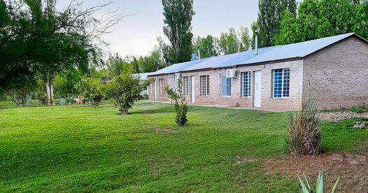 «Los Perales» Alojamiento por día en 25 de Mayo, La Pampa