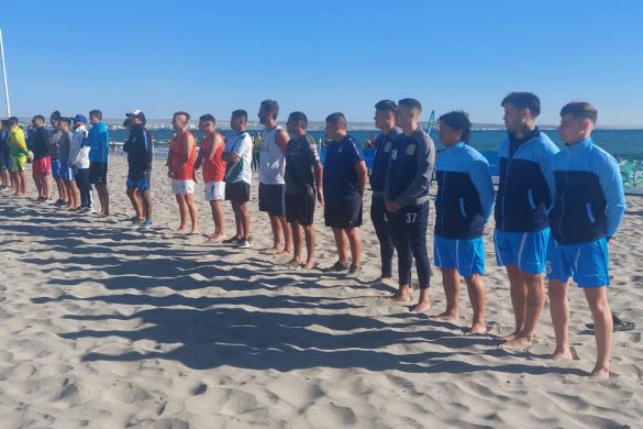 Fútbol playa: triunfo y derrota en Madryn