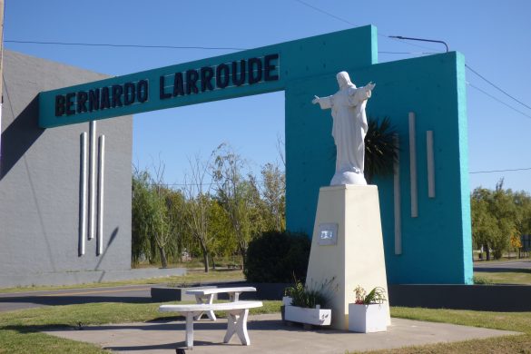 Bernardo Larroudé arriba a los 114 años con obras y una buena temporada turística
