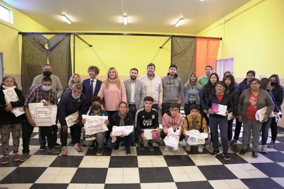 La campaña de entrega de tablets continuó con familias del oeste pampeano