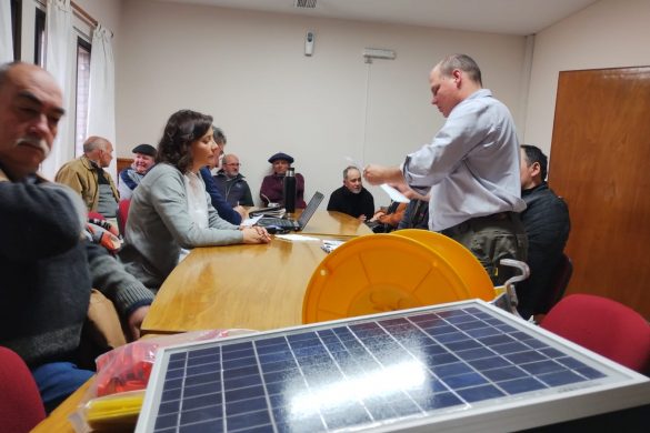 Concretaron la primera entrega de boyeros solares a productores