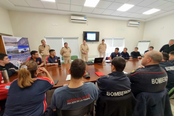 Bomberos se capacitaron en conducción náutica y mantenimiento de motores fuera de borda