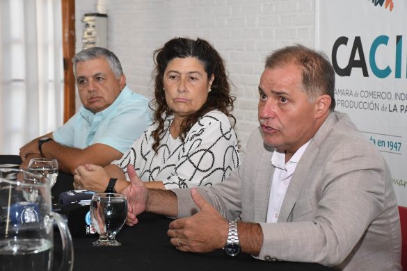 Gobierno y la CACIP consensuaron costos para ofrecer una Canasta Escolar de útiles e indumentaria
